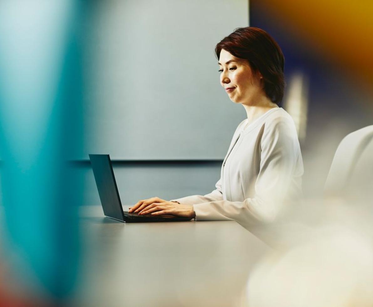 A photo of a woman clearly focused on her work as a DevOps engineer